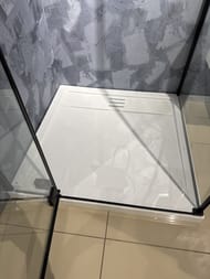 Уценка! Душевой уголок IDDIS Slide (900х900х1950) квадратный, черный, стекло прозр, алюм. профиль