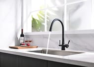 Смеситель для кухни Lemark COMFORT LM3075BL гибкий излив, канал для питьевой воды, черный