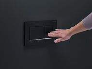 GEBERIT Sigma30 Клавиша смыва, двойной смыв черный/декор глянцевый хром 115.883.KM.1