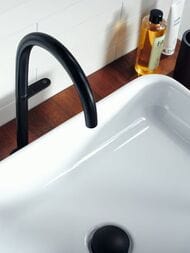Смеситель Axor One 48030670 для раковины Select 260, со сливом push-open, матовый черный — изображение 2