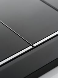 GEBERIT Sigma30 Клавиша смыва, двойной смыв черный/декор глянцевый хром 115.883.KM.1