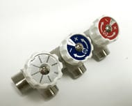 Коллектор VALTEC 3/4" на 3 выхода 1/2"Н с белыми регулирующими вентилями, латунь ник. VTc.570.N.0503
