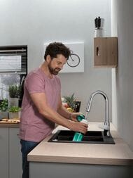 Смеситель Hansgrohe Focus M42 для кухни 220 мм вытяжной поворотный излив хром 71800000 — изображение 2
