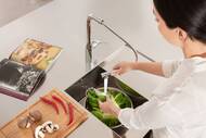 Смеситель Grohe Essence 30270000 для кухни, однорычажный, гибкая подводка 3/8