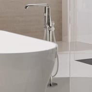 Смеситель Grohe Essence 23491001 для ванны, напольный, однорычажный, поворотный излив