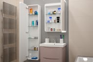 Зеркало-шкаф Континент ELLIOTT 600х800 с подсветкой, розеткой и сенсорным выключателем, правый