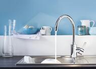 Смеситель Grohe EuroSmart Cosmopolitan 32830001 для умывальника однорычажный, поворотный излив, хром