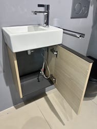 Уценка! Комплект мебели Duravit: тумба с раковиной подвесная, смеситель для раковины D-Neo - уценка. — изображение 4