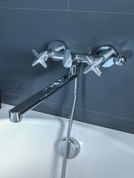 Смеситель для ванны Iddis Acros двухзахватный настенный, длинный излив, никель-хром ACRSBL2i10WA