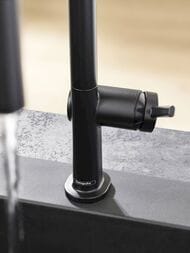 Смеситель Hansgrohe Talis M54 для кухни 210 вытяжной поворотный душ, 2jet Eco, черный мат 72842670 — изображение 3