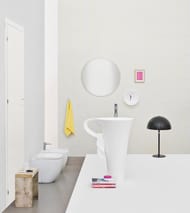 Раковина отдельностоящая ArtCeram Cup 690х500х850  в форме чашки, цвет: черно-белый OSL004 01 50