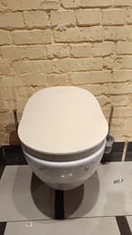 Уценка! Унитаз подвесной Villeroy & Boch Subway 2.0 (370х560х365) с крышкой-биде, безободковый