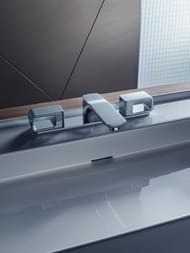 Смеситель Axor Urquiola 11040 для умывальника двухзахватный на 3 отверстия, панель, излив 141 мм — изображение 3