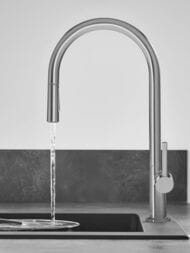 Смеситель Hansgrohe Talis M54 для кухни 210 вытяжной душ, поворотный излив 1jet sBox сталь 72803800 — изображение 2