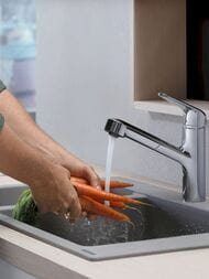 Смеситель Hansgrohe Focus M42 для кухни 150 мм вытяжной поворотный излив хром 71814000 — изображение 2