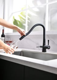 Смеситель для кухни Lemark COMFORT LM3075BL гибкий излив, канал для питьевой воды, черный