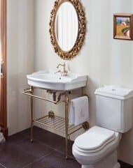 Унитаз-компакт Caprigo Borgo 430х680х850 горизонт. выпуск, с сиденьем, белый/бронза 3813+TB-bronze
