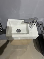 Уценка! Комплект мебели Duravit: тумба с раковиной подвесная, смеситель для раковины D-Neo - уценка. — изображение 5