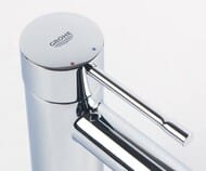 Смеситель Grohe Essence 23590001 для умывальника, однорычажный, S-Size