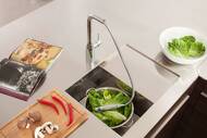 Смеситель Grohe Essence 30270000 для кухни, однорычажный, гибкая подводка 3/8