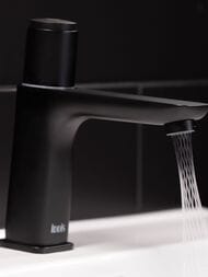 Смеситель Iddis SLIDE Push Control с кнопочным управлением, черный SLIBLBTi01