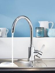 Смеситель Grohe EuroSmart Cosmopolitan 32830001 для умывальника однорычажный, поворотный излив, хром — изображение 2
