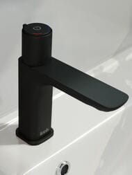 Смеситель Iddis SLIDE Push Control с кнопочным управлением, черный SLIBLBTi01