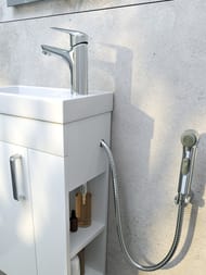 Смеситель Iddis TORR для умывальника TORSB00i08 однозахватный, с гигиеническим душем