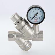 Редуктор давления VALTEC 1/2" с фильтром и манометром. VT.082.N.04