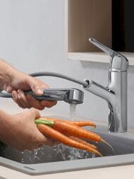 Смеситель Hansgrohe Focus M42 для кухни 150 мм вытяжной поворотный излив сталь 71814800 — изображение 3