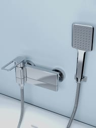 Смеситель Iddis SLIDE для ванны SLISB00i02WA однозахватный, короткий излив