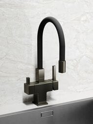 Смеситель SANCOS Arno SC4005GG  для кухни с гибким изливом, каналом для фильтра, вороненая сталь